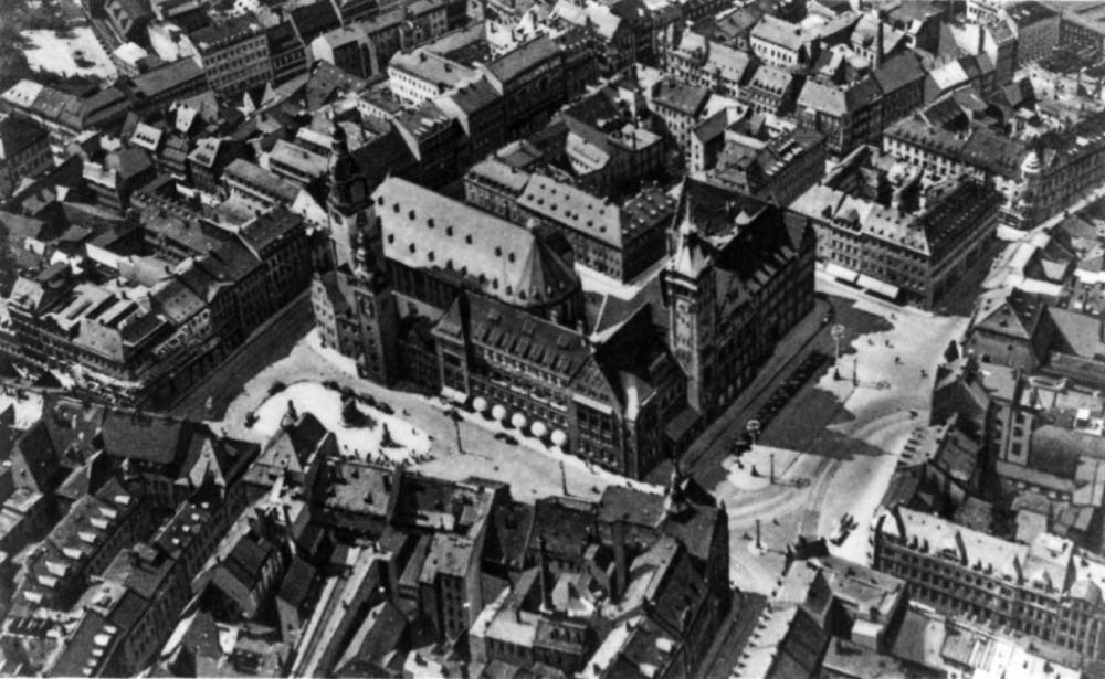 Rathaus 1928 und 2012